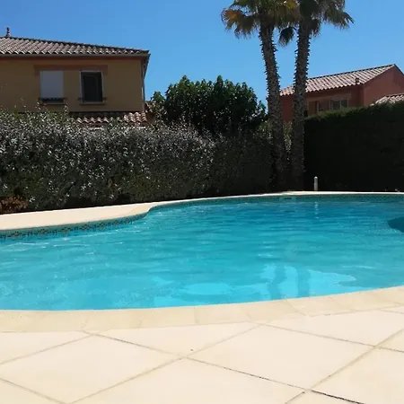 Holiday home : Pavillon 6 Pers Avec Terrasse, Piscine, Parking, Proche Et Centre - Fr-1-781-33 *