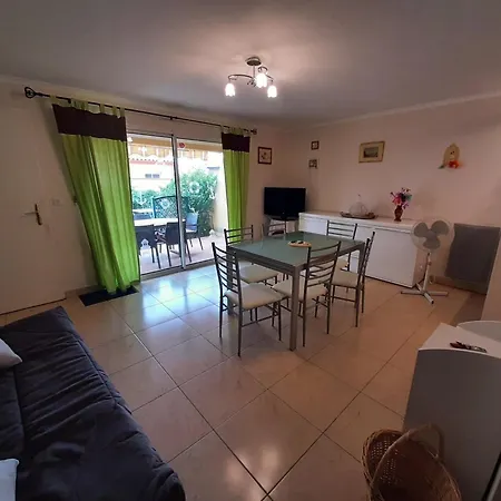: Pavillon 6 Pers Avec Terrasse, Piscine, Parking, Proche Et Centre - Fr-1-781-33 Valras-Plage